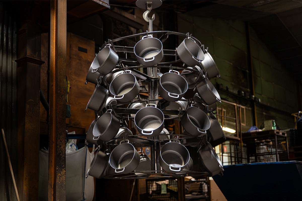 Behind the Production of the Enamelled Cast Iron Casserole